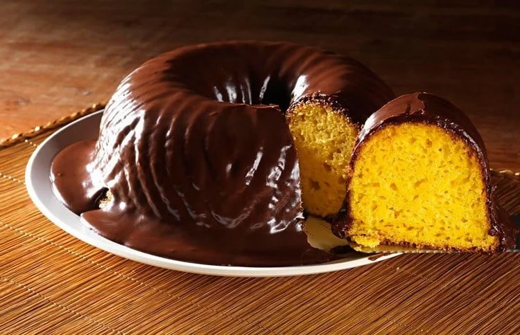 Receita de bolo de cenoura com cobertura de chocolate