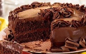 bolo trufado de chocolate