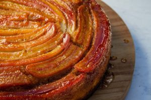 bolo de banana caramelizada
