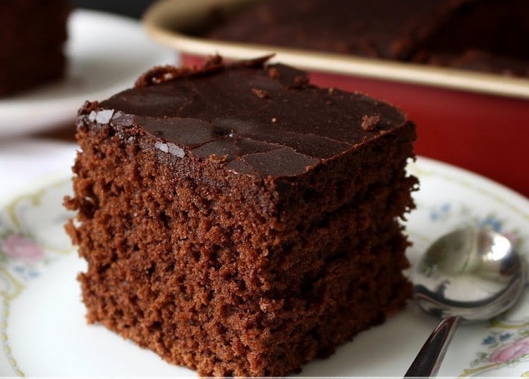 bolo de chocolate com cobertura crocante