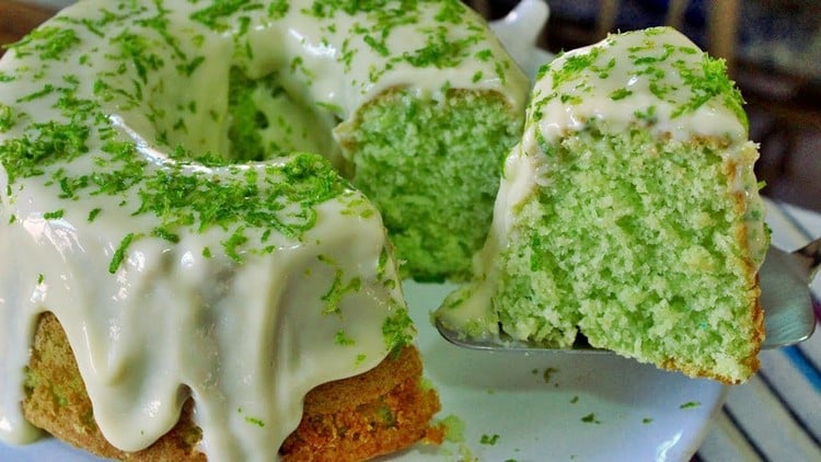 bolo de limão com gelatina