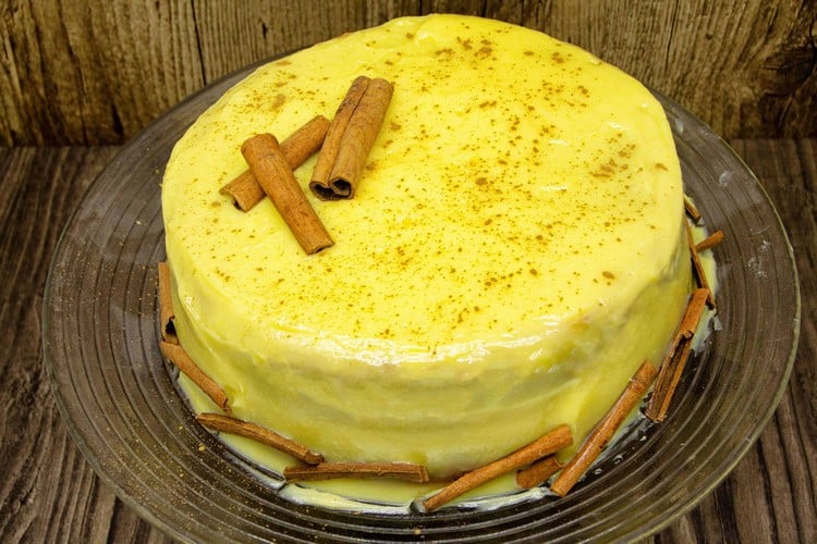 bolo de milho cremoso com queijo com ganache de milho verde