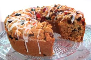 Bolo de frutas secas: Receita simples de liquidificador bolo de frutas secas com cobertura