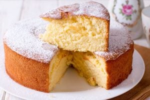 posso usar adoçante líquido para fazer bolo