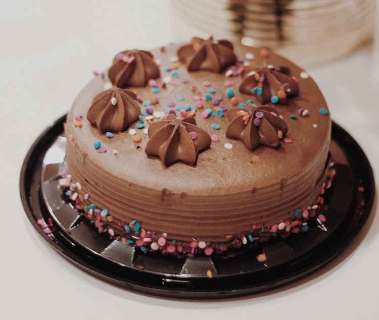 bolo de festa com ganache de chocolate