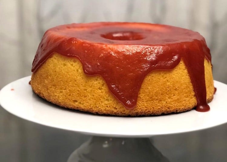 bolo de goma com queijo cobertura de goiabada