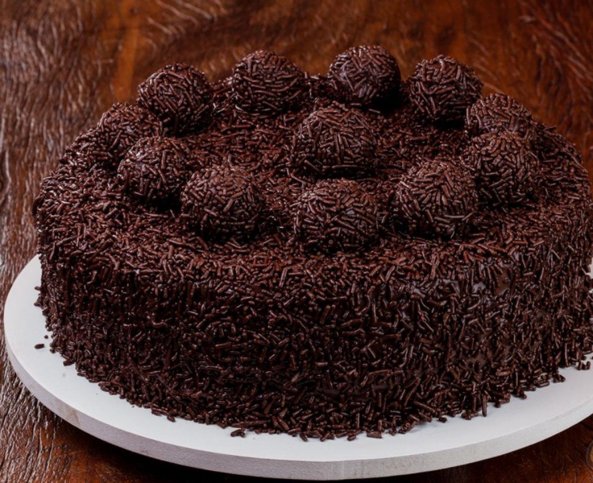 Cobertura de brigadeiro para bolo: 2 receitas rápidas e fáceis!