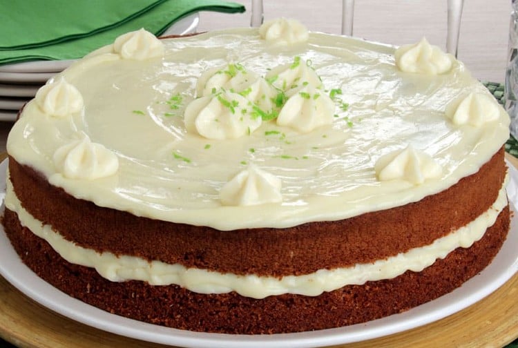 bolo de chocolate com mousse de limão