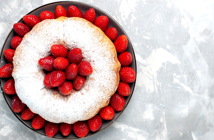 bolo de massa pronta precisa de açúcar