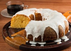 Bolo de fubá com cobertura de limão: Como fazer? Bolo de fubá com cobertura de limão