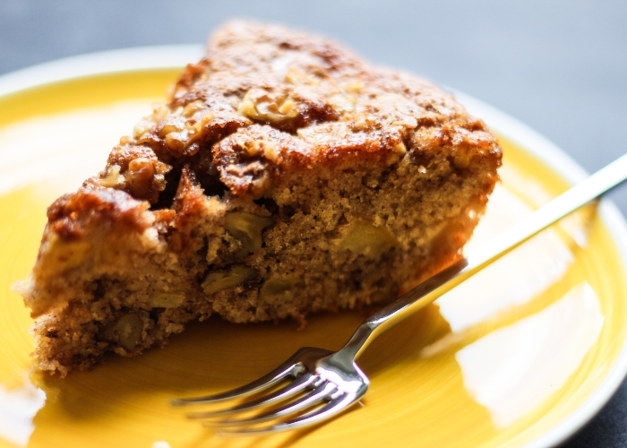 Bolo de maçã e aveia no liquidificador