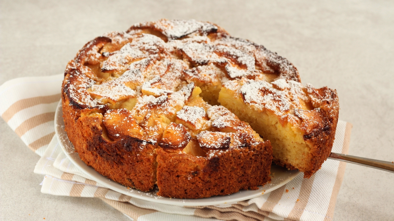 Bolo de maçã caramelizada invertida