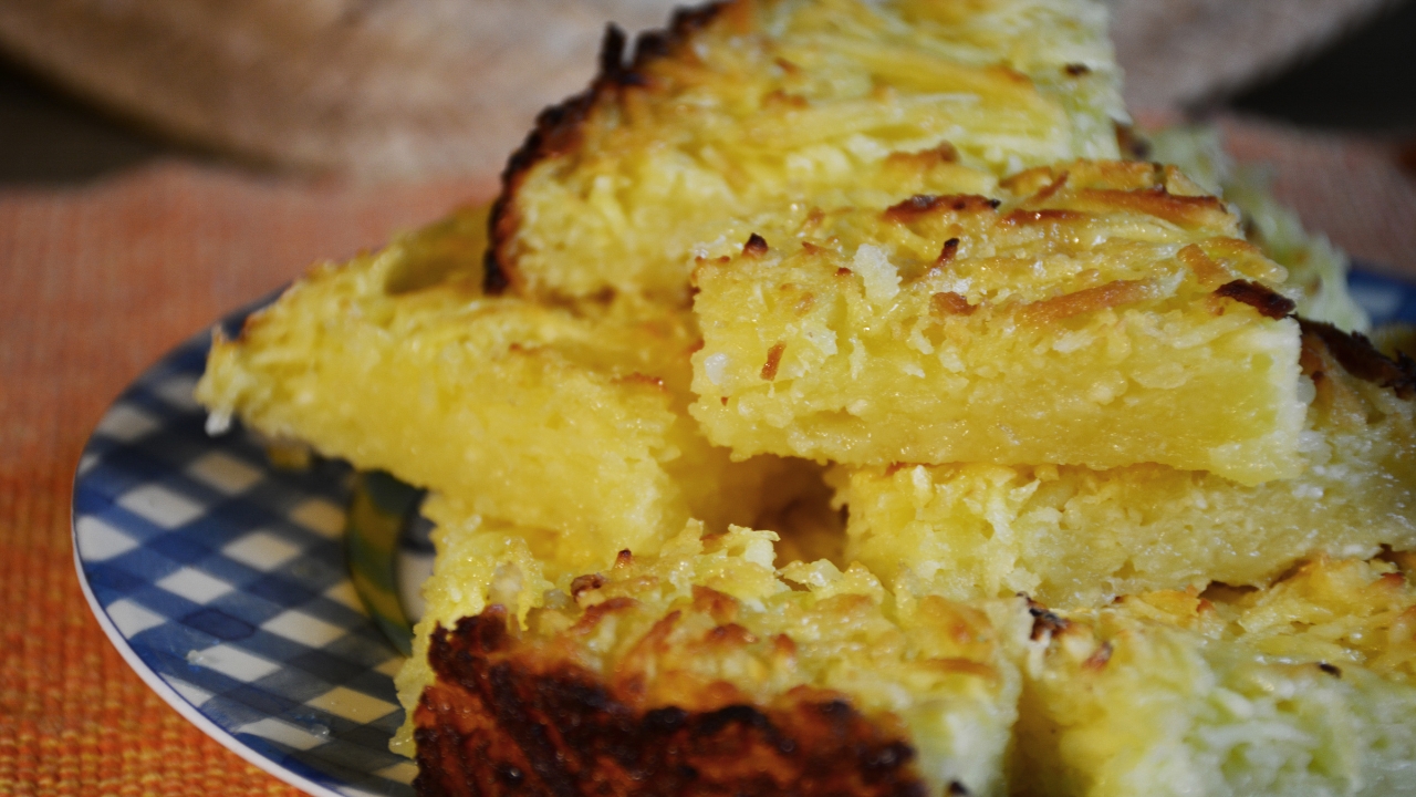 Bolo de mandioca com leite de coco