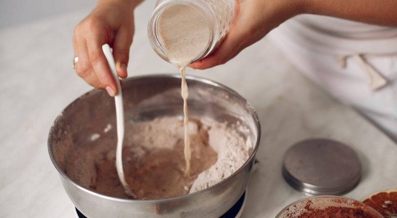 Pode substituir leite por leite de coco no bolo