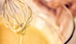 Quando dobra a receita de bolo, dobra o fermento