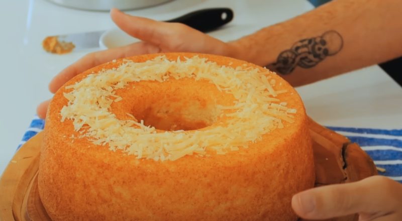 Bolo de queijo ralado no liquidificador
