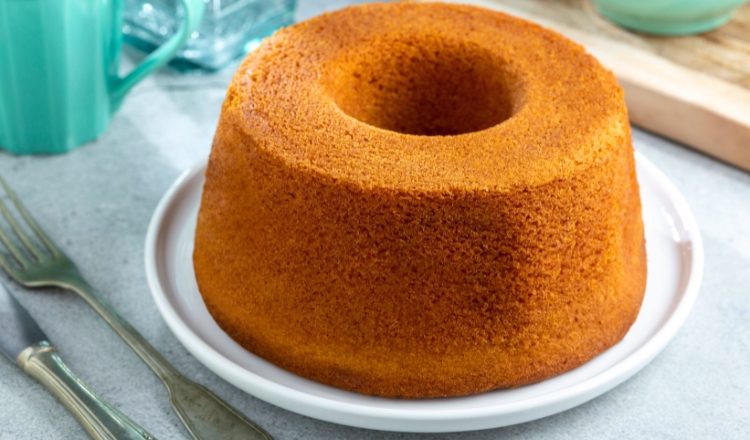 bolo de fubá com creme de leite