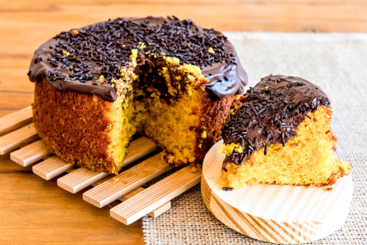 Como fazer bolo de cenoura fofinho e amarelinho
