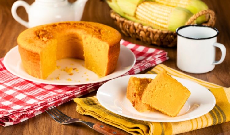 Quanto tempo demora para assar um bolo de fubá cremoso