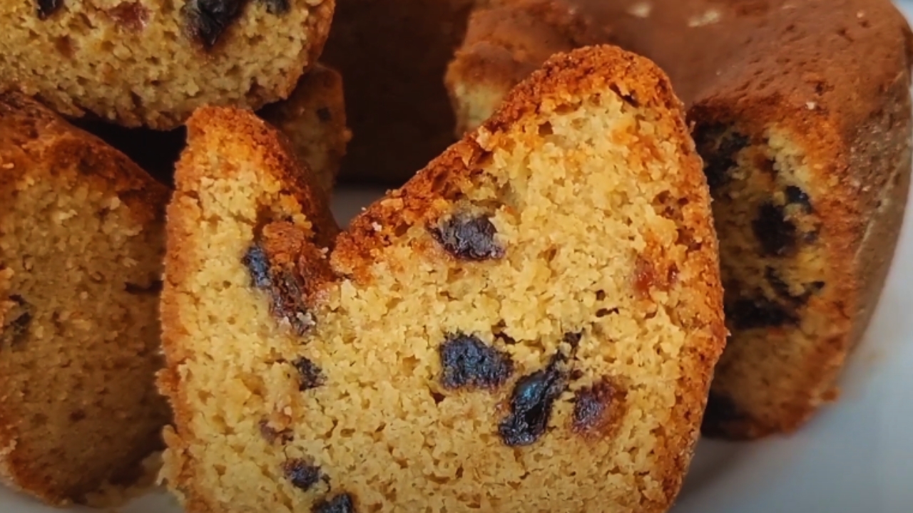 Bolo de ameixa com goiabada