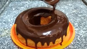 Bolo de cenoura sem liquidificador