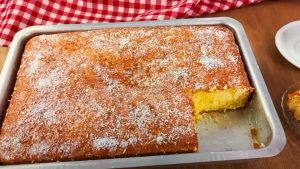 Bolo de maizena com coco