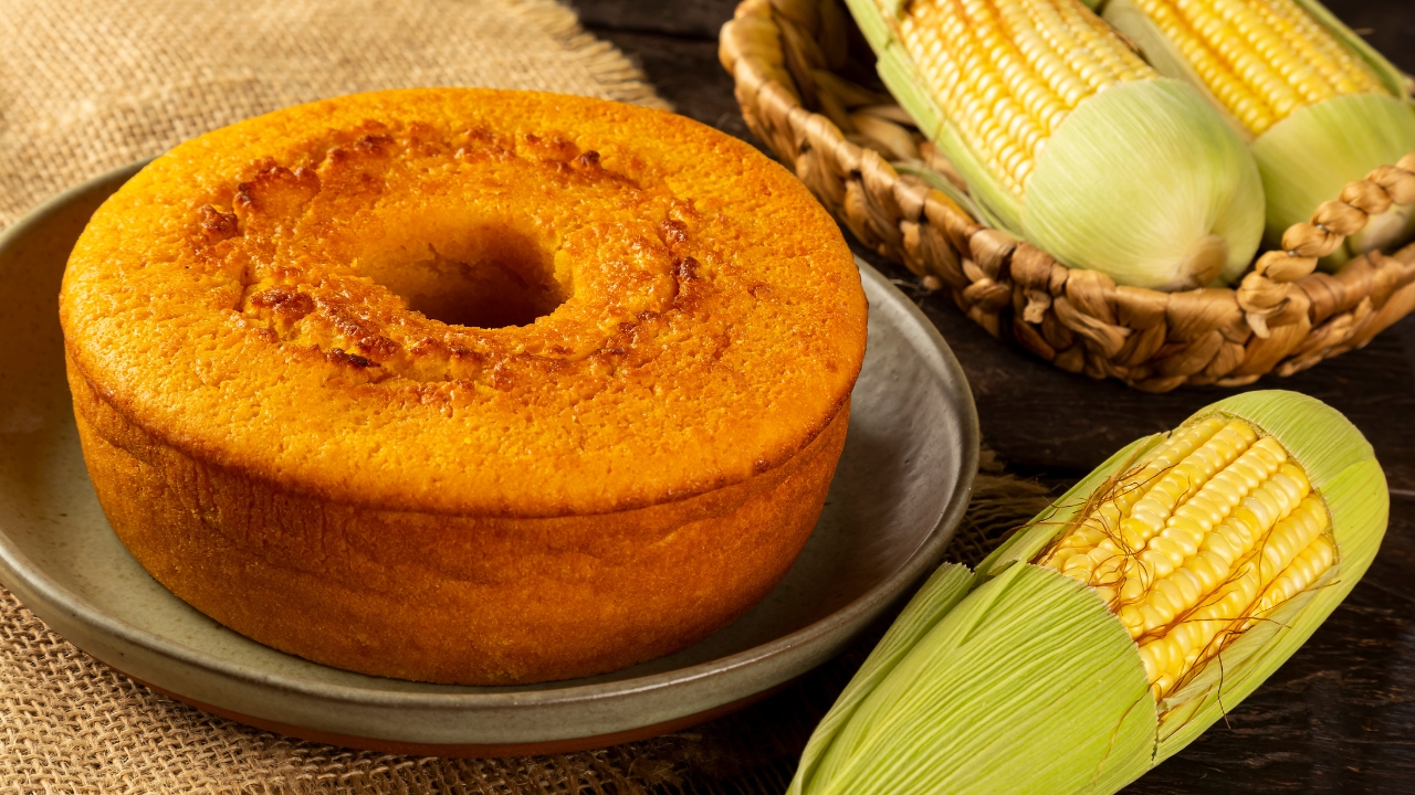 Bolo de milho cremoso sem farinha de trigo e sem leite