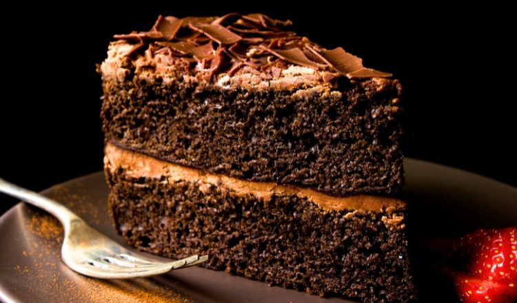 Como deixar o bolo de chocolate fofinho e úmido