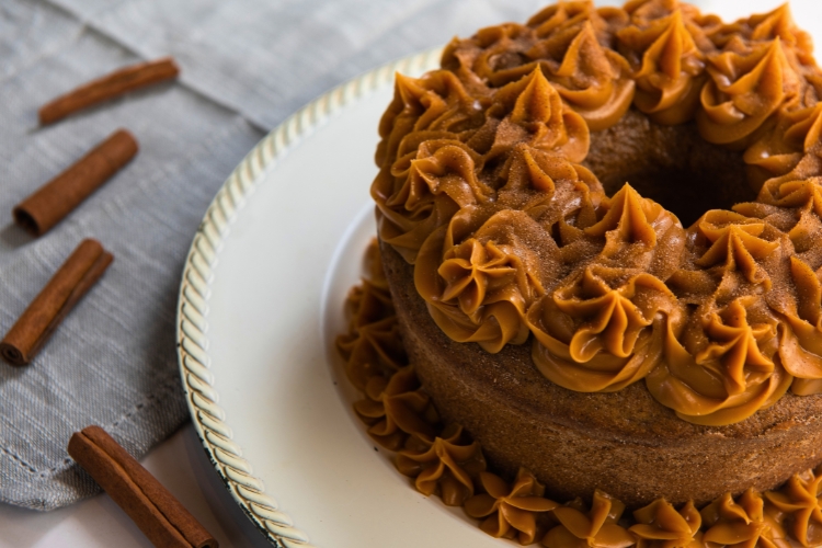 Como desenformar bolo de churros invertido