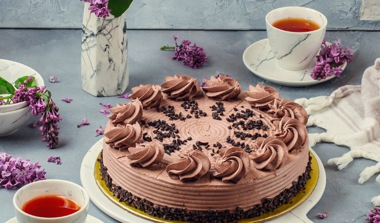 Como preparar o chantilly para confeitar bolo