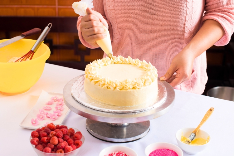 O que fazer para o chantilly não rachar no bolo