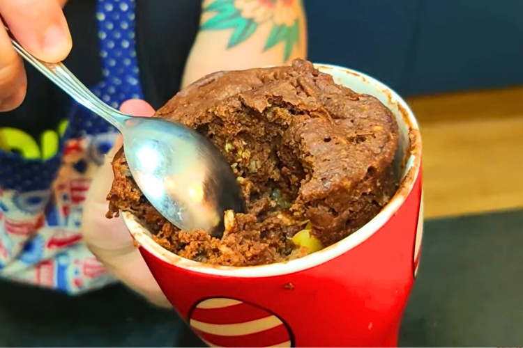 Bolinho de banana com aveia no micro-ondas