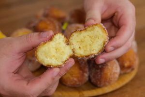Bolinho de chuva com leite condensado