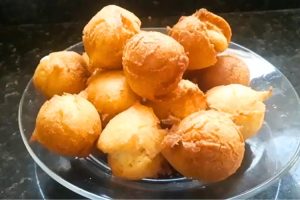 Bolinho de chuva com leite de coco