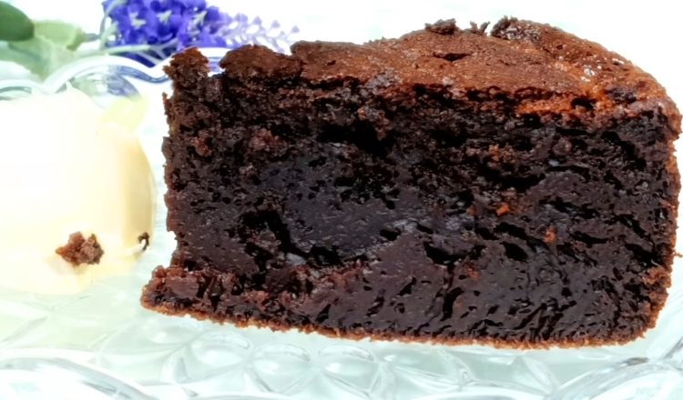 Bolo cremoso de chocolate