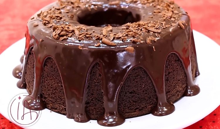 Bolo de chocolate com goiabada