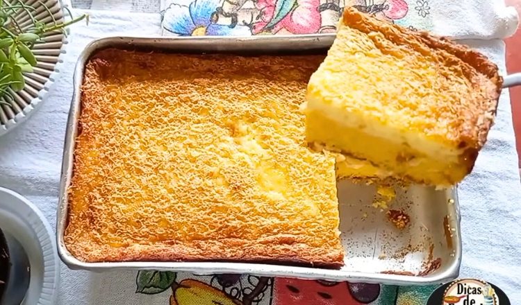 Bolo de flocão de milho cremoso