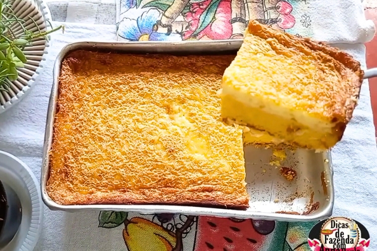 Bolo de flocão de milho cremoso