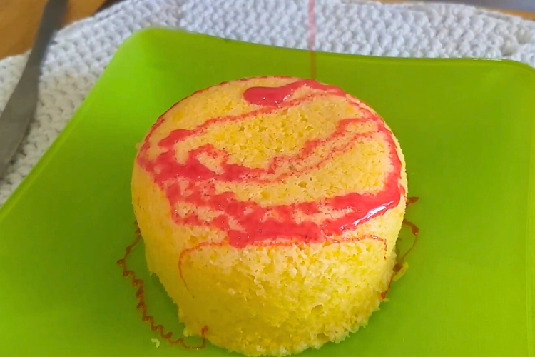 Bolo de flocos de milho no micro-ondas