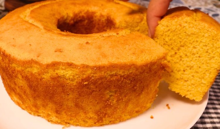 Bolo de fubá amanteigado