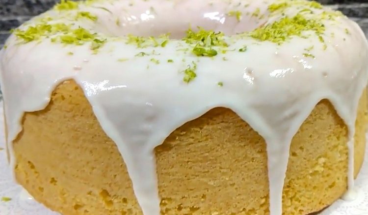 Bolo de limão com suco Tang
