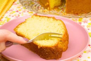 Bolo de mexerica com casca