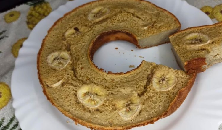 Bolo de tapioca com banana