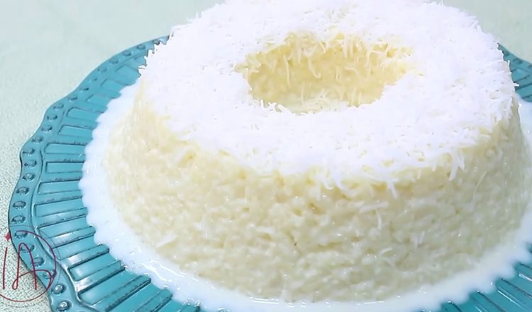 Bolo de tapioca com leite condensado