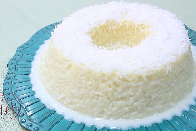 Bolo de tapioca com leite condensado