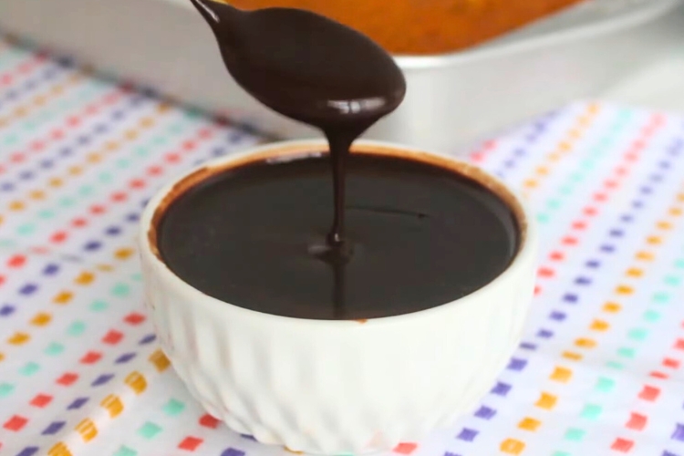 Calda de chocolate sem leite condensado e sem creme de leite