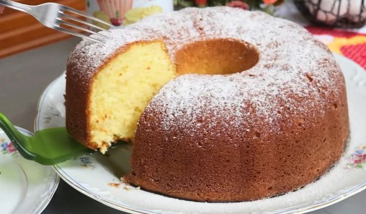 Bolo amanteigado de laranja
