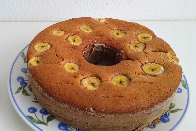 Bolo com farinha de arroz e banana