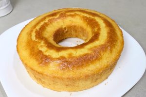 Bolo com farinha de arroz e leite de coco