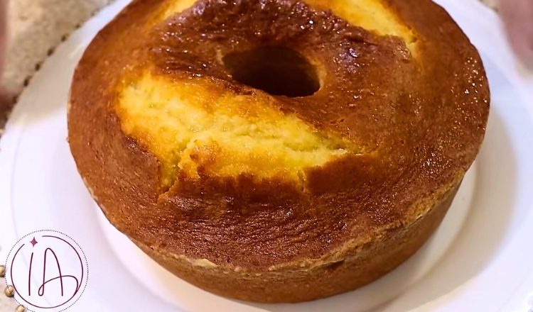 Bolo com suco de laranja